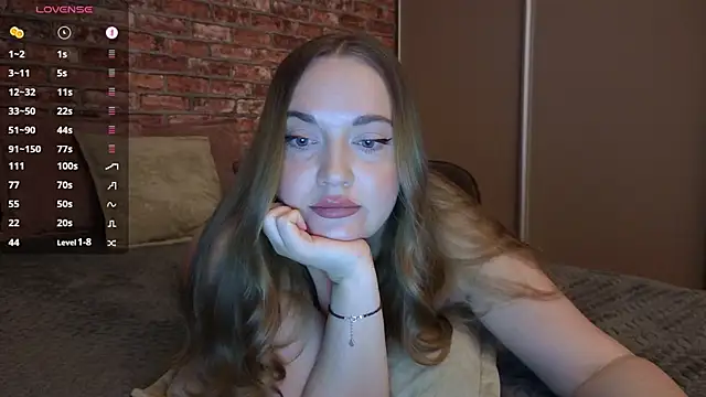 Snapshot of LeryKiss chatting on 04-21-26, 12:34 LeryKiss online show from 04-21-26, 12:34