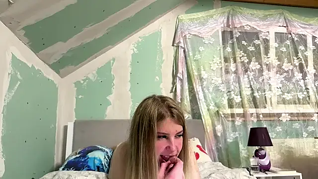 Snapshot of Skinny_girl_ chatting on 05-29-26, 07:09 Skinny girl online show from 05-29-26, 07:09