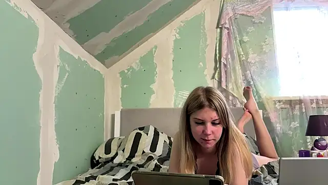 Snapshot of Skinny_girl_ chatting on 06-02-26, 02:17 Skinny girl online show from 06-02-26, 02:17