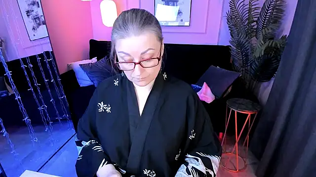 Alexandra Kind online show from 04-15-26, 08:42