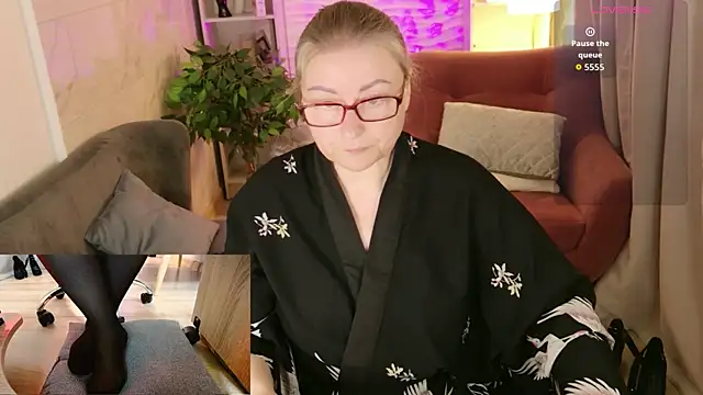 Alexandra Kind online show from 06-30-26, 01:44