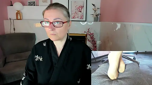 Alexandra Kind online show from 05-19-26, 01:51