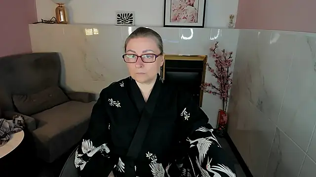 Alexandra Kind online show from 04-17-26, 01:36