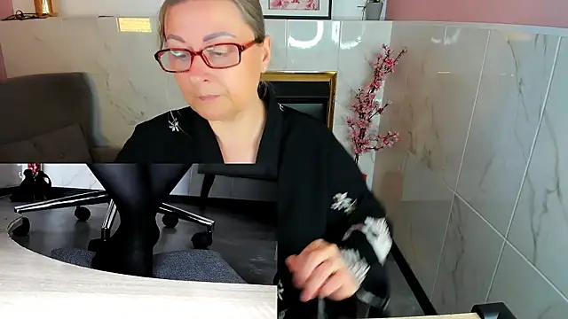 Alexandra Kind online show from 06-17-26, 01:49