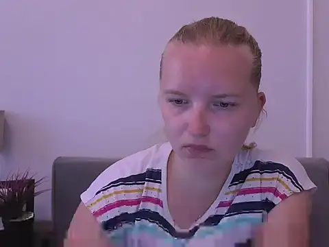 Snapshot of RoseTeacherX chatting on 06-30-26, 07:30 RoseTeacherX online show from 06-30-26, 07:30