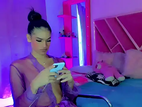 Snapshot of Dollcute_ chatting on 07-16-26, 06:16 Dollcute online show from 07-16-26, 06:16