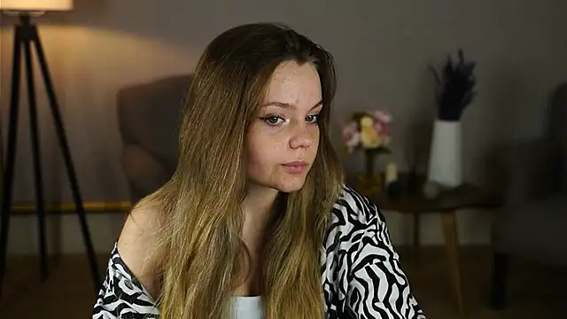 Snapshot of MarloEinck chatting on 04-16-26, 11:22 MarloEinck online show from 04-16-26, 11:22