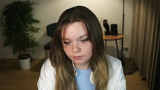 Snapshot of MarloEinck chatting on 04-15-26, 05:39 MarloEinck online show from 04-15-26, 05:39