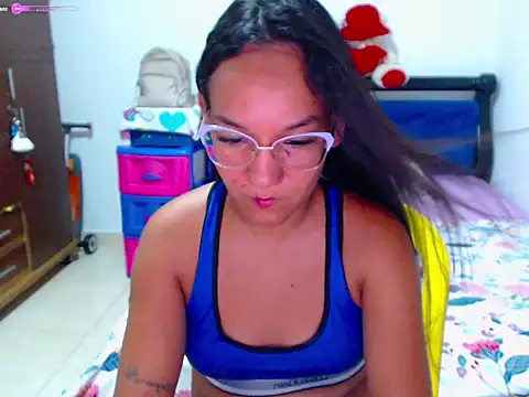 Snapshot of Roseluxs chatting on 05-14-26, 12:51 Roseluxs online show from 05-14-26, 12:51
