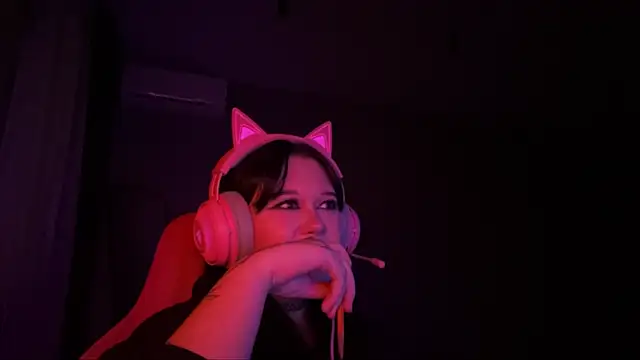 Alinalovelove online show from 04-15-26, 07:58