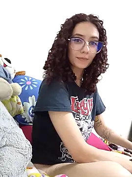 Snapshot of Aura_Phone chatting on 04-18-26, 03:42 Aura Phone online show from 04-18-26, 03:42