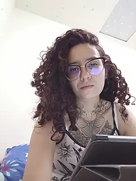 Snapshot of Aura_Phone chatting on 04-30-26, 02:29 Aura Phone online show from 04-30-26, 02:29