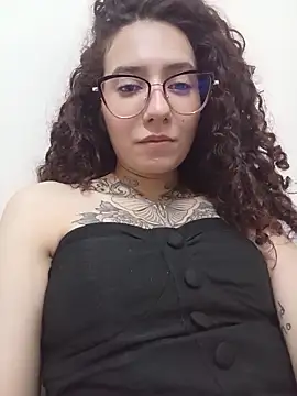 Snapshot of Aura_Phone chatting on 05-16-26, 02:10 Aura Phone online show from 05-16-26, 02:10
