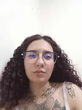 Snapshot of Aura_Phone chatting on 04-28-26, 02:49 Aura Phone online show from 04-28-26, 02:49
