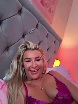 Snapshot of Naughtyhousewife_x chatting on 05-13-26, 05:42 Naughtyhousewife x online show from 05-13-26, 05:42