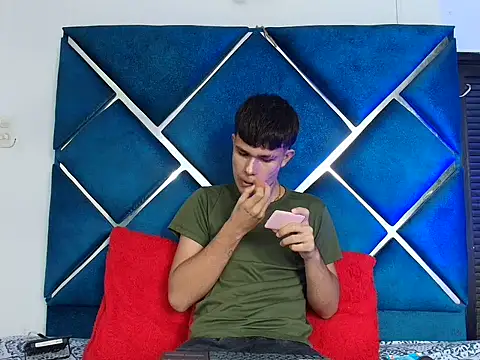 EdwinBoys online show from 05-06-26, 01:37