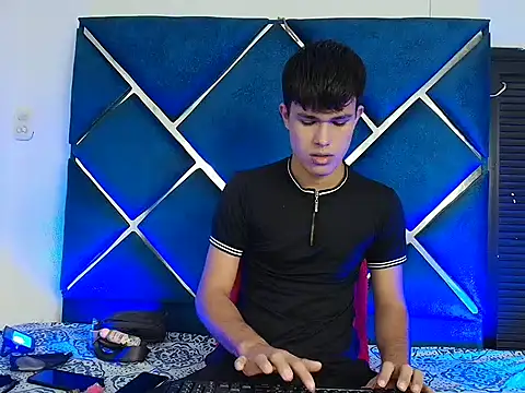 EdwinBoys online show from 04-21-26, 01:07