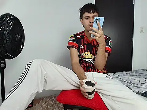 EdwinBoys online show from 05-12-26, 01:06