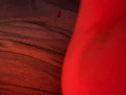 Snapshot of EffefferRm00 chatting on 04-15-26, 09:37 EffefferRm00 online show from 04-15-26, 09:37