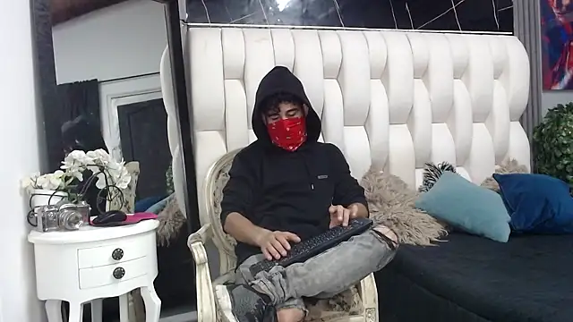 aaron jones 1 online show from 04-16-26, 08:09