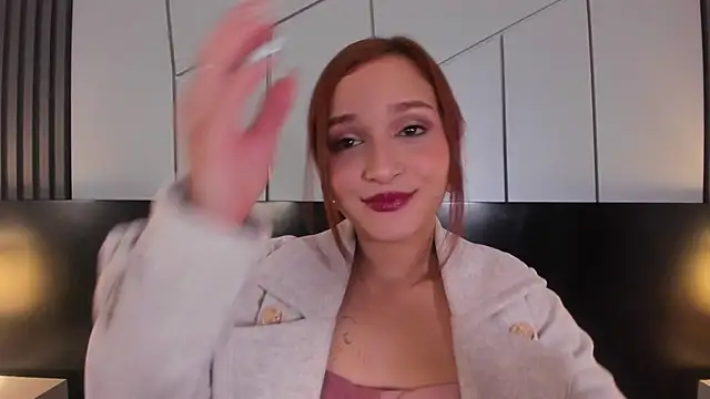Snapshot of leahluna chatting on 05-07-26, 07:39 leahluna online show from 05-07-26, 07:39