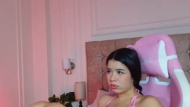 SophieBuitrago online show from 05-26-26, 12:03