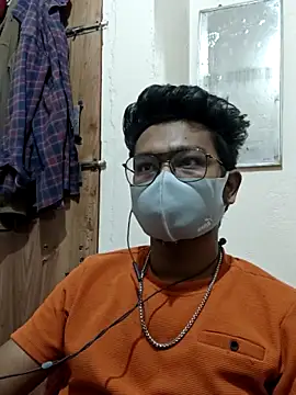 Snapshot of hot_boy995 chatting on 05-05-26, 06:38 hot boy995 online show from 05-05-26, 06:38