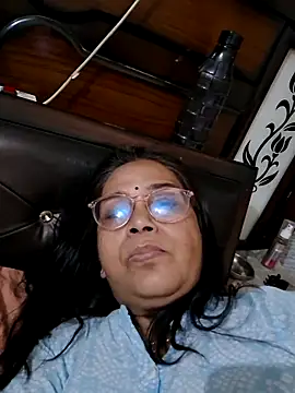 Shalini3456 online show from 04-18-26, 09:22