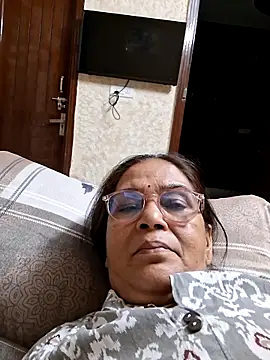 Shalini3456 online show from 04-20-26, 08:17
