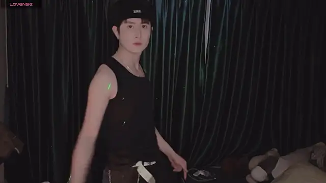 Zz YuunaSSquart zZ online show from 04-19-26, 01:01