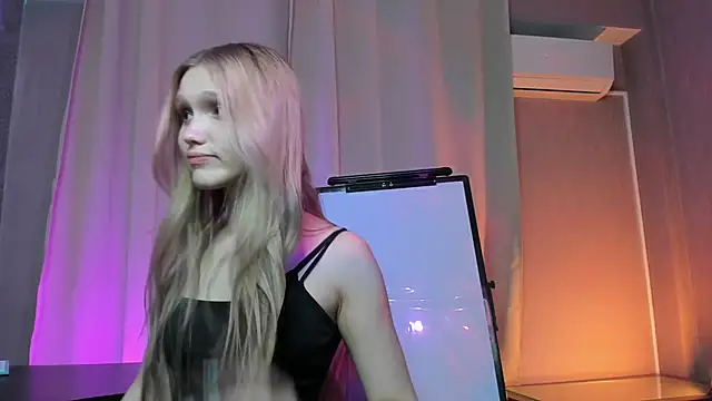 AdelineCrash online show from 04-23-26, 12:29