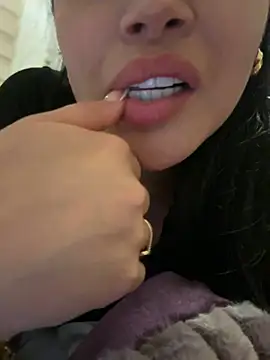 Sara fun online show from 02-28-25, 06:20