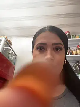 Sara fun online show from 12-15-25, 04:24