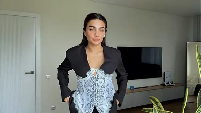 MelindaReny online show from 05-11-26, 09:10