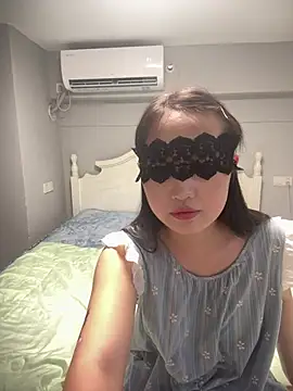Snapshot of Xiaoyu0012 chatting on 07-19-26, 11:07 Xiaoyu0012 online show from 07-19-26, 11:07
