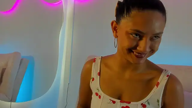 Snapshot of VenusBlazzer chatting on 05-15-26, 01:53 VenusBlazzer online show from 05-15-26, 01:53