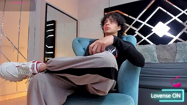 Snapshot of JayTaylorr chatting on 05-27-26, 11:28 JayTaylorr online show from 05-27-26, 11:28