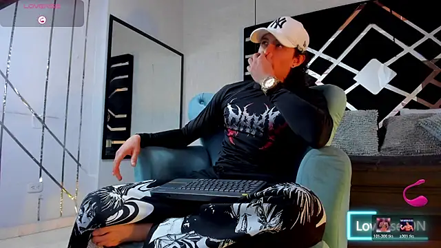 Snapshot of JayTaylorr chatting on 05-22-26, 11:41 JayTaylorr online show from 05-22-26, 11:41