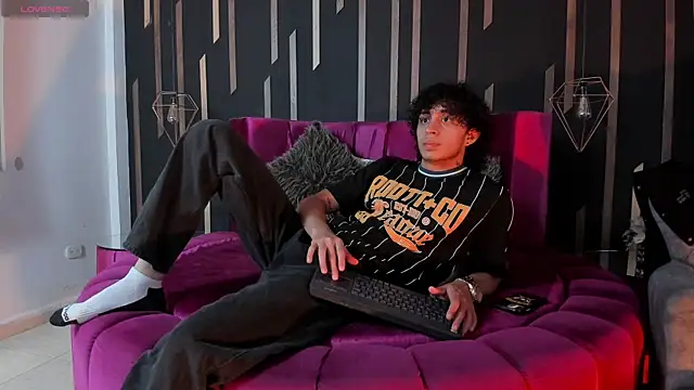 Snapshot of JayTaylorr chatting on 05-02-26, 11:37 JayTaylorr online show from 05-02-26, 11:37