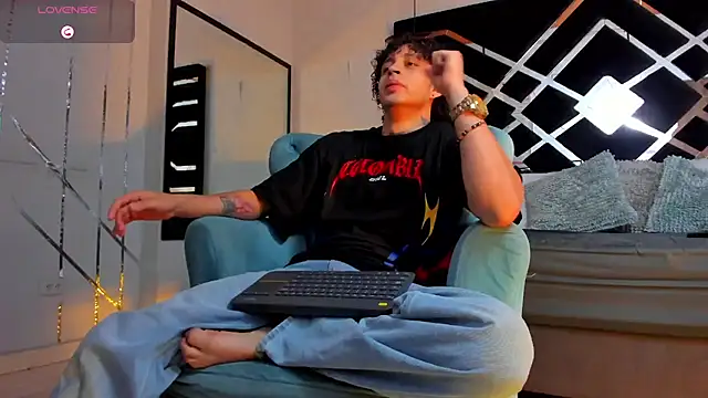 Snapshot of JayTaylorr chatting on 06-27-26, 11:49 JayTaylorr online show from 06-27-26, 11:49