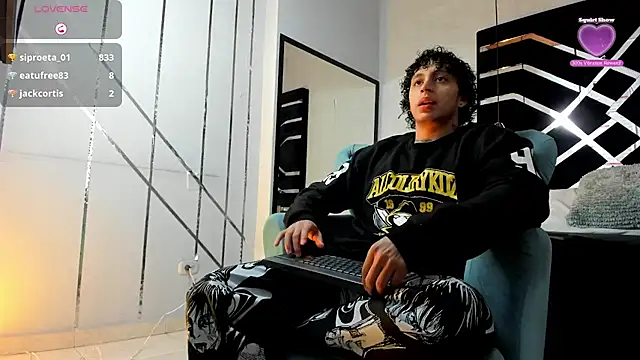 Snapshot of JayTaylorr chatting on 07-04-26, 11:38 JayTaylorr online show from 07-04-26, 11:38