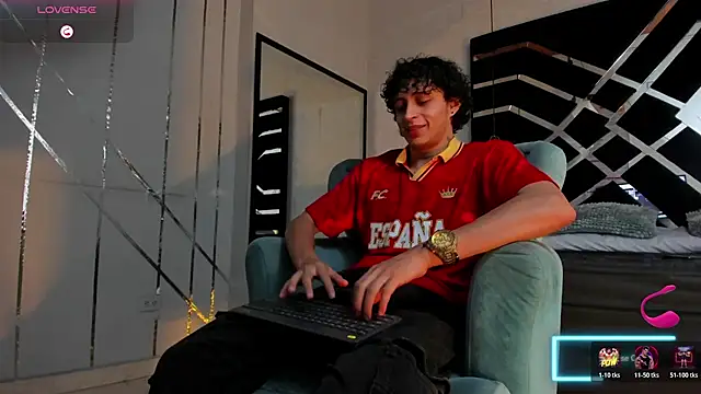 Snapshot of JayTaylorr chatting on 06-19-26, 11:38 JayTaylorr online show from 06-19-26, 11:38