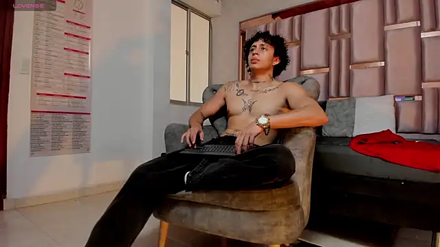 Snapshot of JayTaylorr chatting on 06-24-26, 08:06 JayTaylorr online show from 06-24-26, 08:06