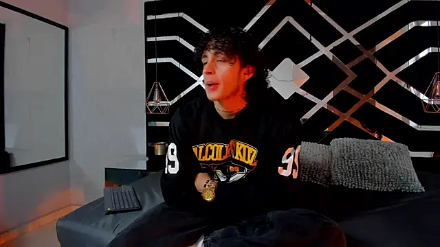 Snapshot of JayTaylorr chatting on 05-15-26, 11:30 JayTaylorr online show from 05-15-26, 11:30
