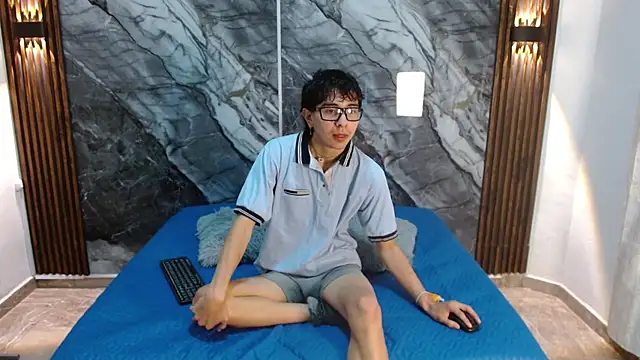 Snapshot of NoahWalker__ chatting on 04-19-26, 11:11 NoahWalker online show from 04-19-26, 11:11