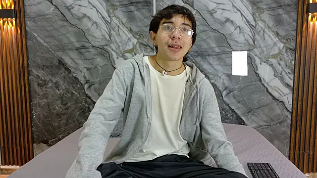 Snapshot of NoahWalker__ chatting on 05-11-26, 11:11 NoahWalker online show from 05-11-26, 11:11