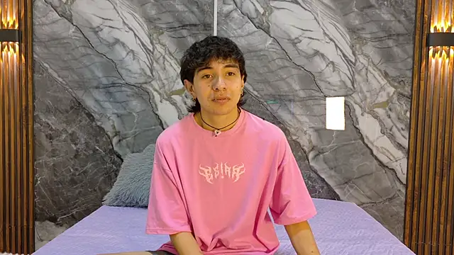 Snapshot of NoahWalker__ chatting on 05-19-26, 11:06 NoahWalker online show from 05-19-26, 11:06