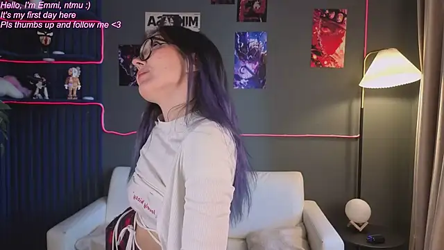 Emmi Bennett online show from 04-17-26, 02:53