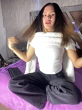AuroraMoore Pink online show from 04-28-26, 11:25