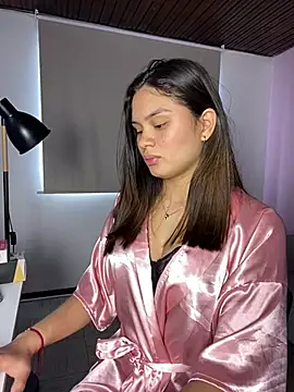 AuroraMoore Pink online show from 05-11-26, 02:45
